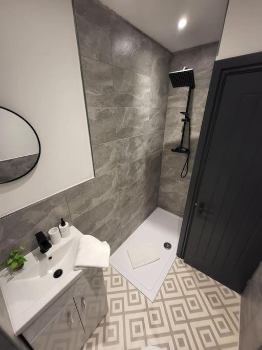 Ferienwohnung Beautiful Flat On Breck Road Liverpool Exterior foto