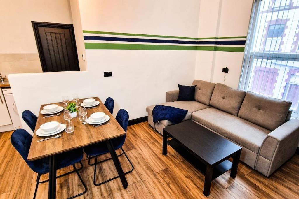 Ferienwohnung Beautiful Flat On Breck Road Liverpool Exterior foto